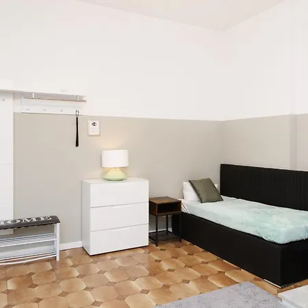 Urban Wilmersdorf Apartment